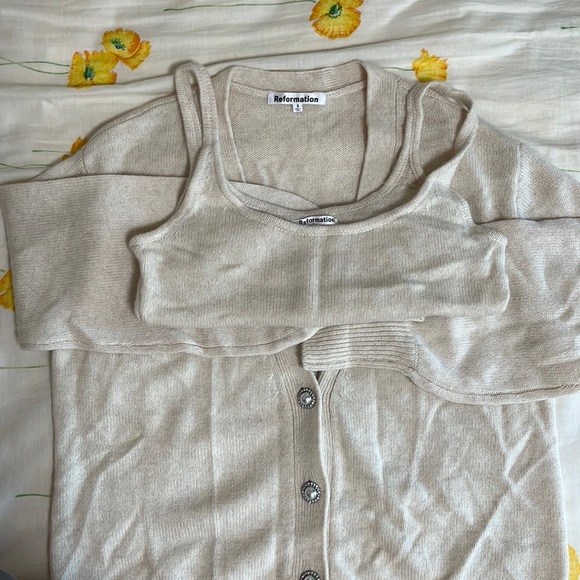 Varenne Cashmere Embellished Button Set - Picture 2 of 4